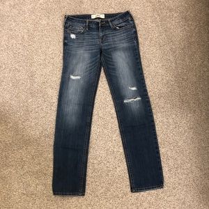 Hollister 5R Dark Straight Ripped Jeans